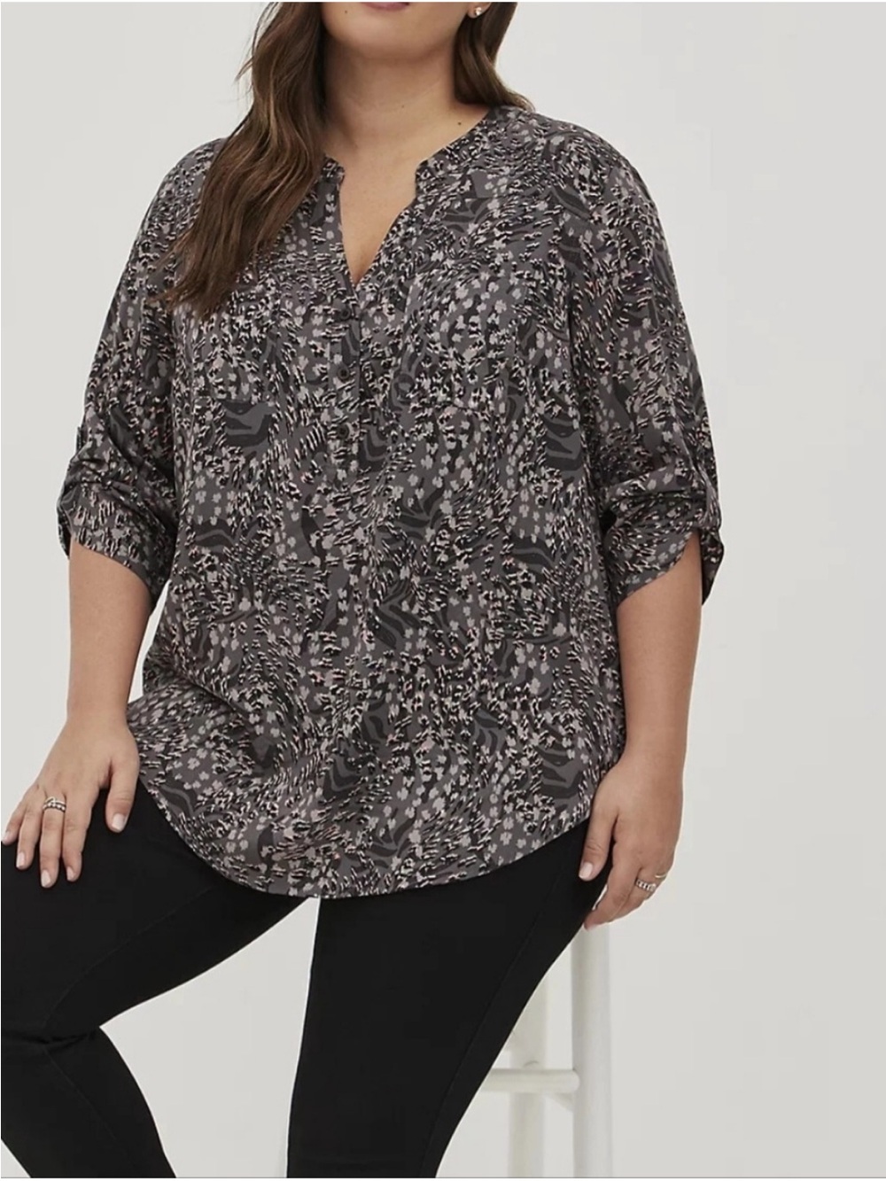 Torrid Harper Pullover Twill split neck roll sleeve Blouse Leo Zebra Gray 3X